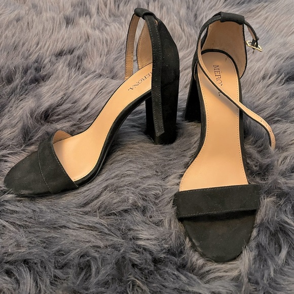 Black strappy heels - Picture 1 of 3